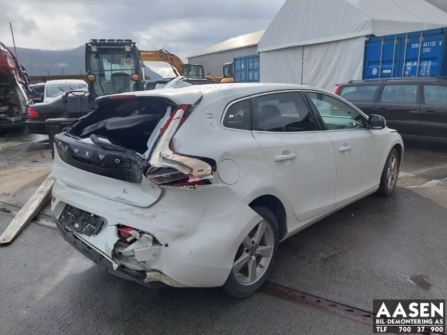 Volvo V40 2012-2019 , Motorkode: D4162T, Girkassekode: 1285041