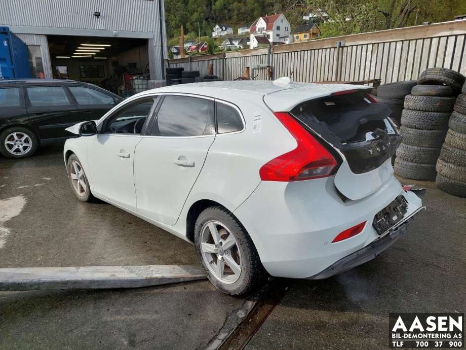 Volvo V40 2012-2019 , Motorkode: D4162T, Girkassekode: 1285041