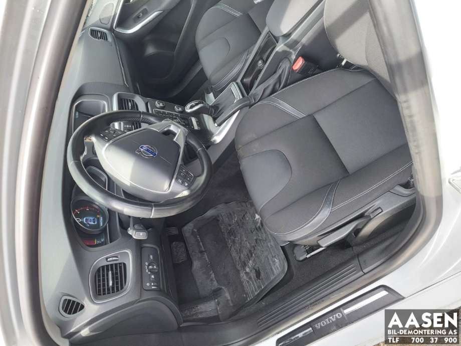 Volvo V40 2012-2019 , Motorkode: D4162T, Girkassekode: 1285041