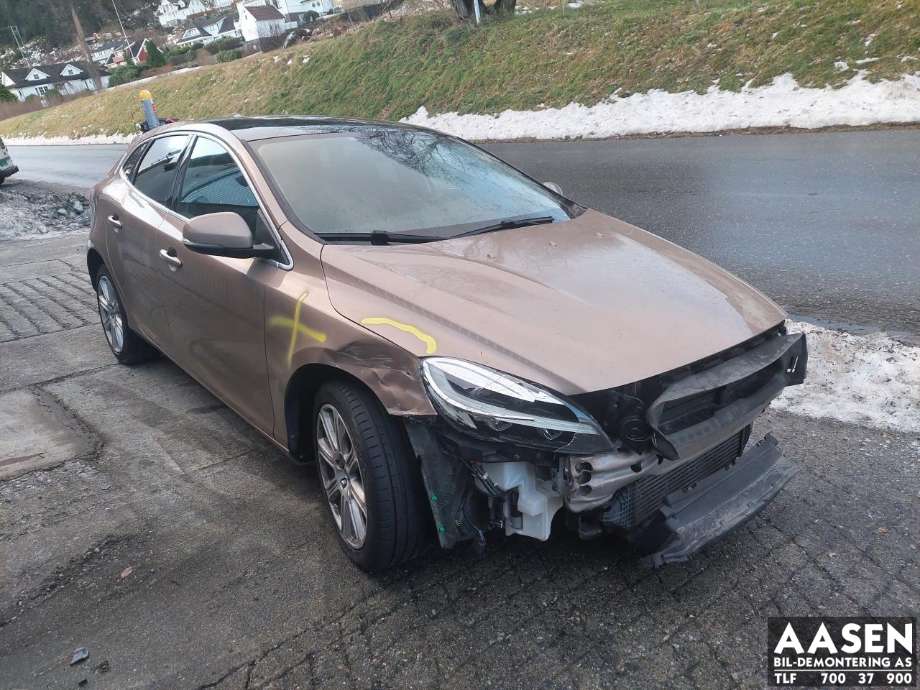 Volvo V40 2012-2019 , Motorkode: D4204T9, Girkassekode: 