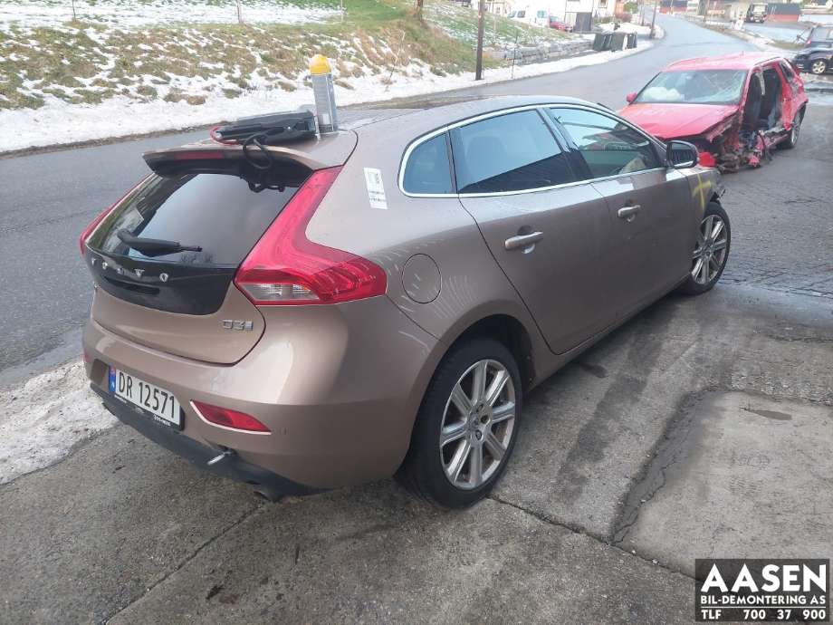 Volvo V40 2012-2019 , Motorkode: D4204T9, Girkassekode: 