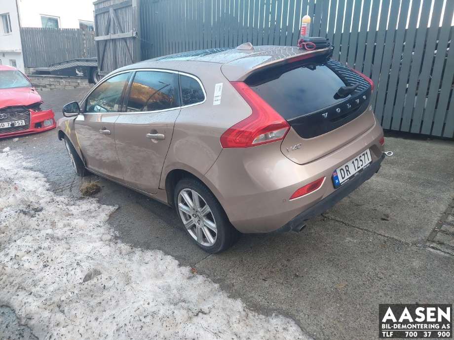 Volvo V40 2012-2019 , Motorkode: D4204T9, Girkassekode: 