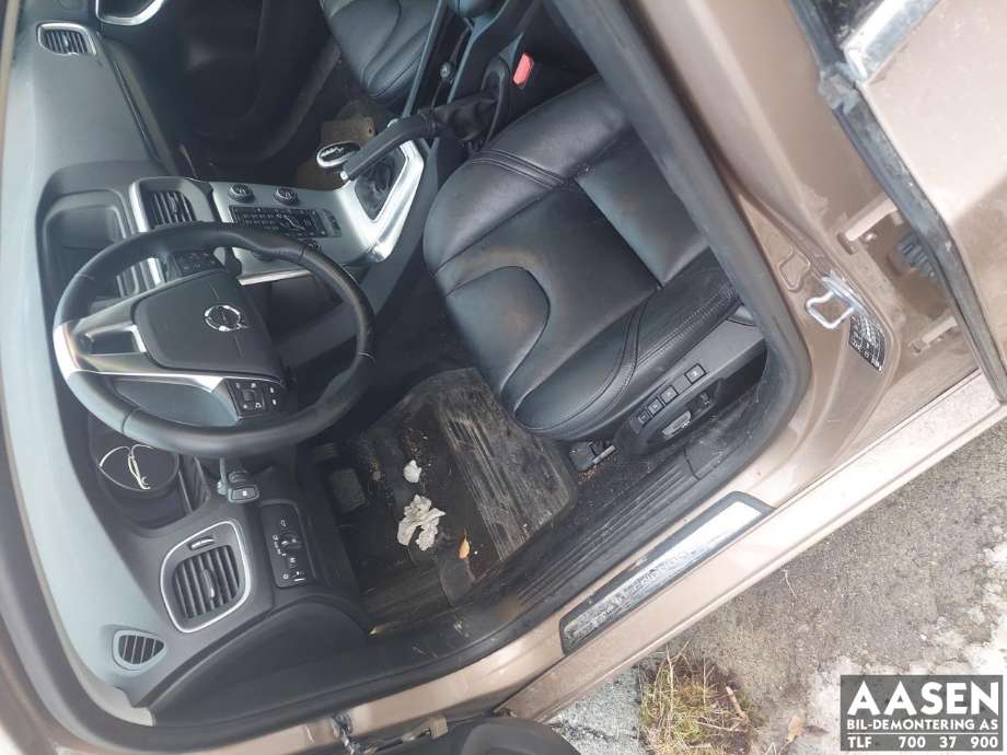 Volvo V40 2012-2019 , Motorkode: D4204T9, Girkassekode: 
