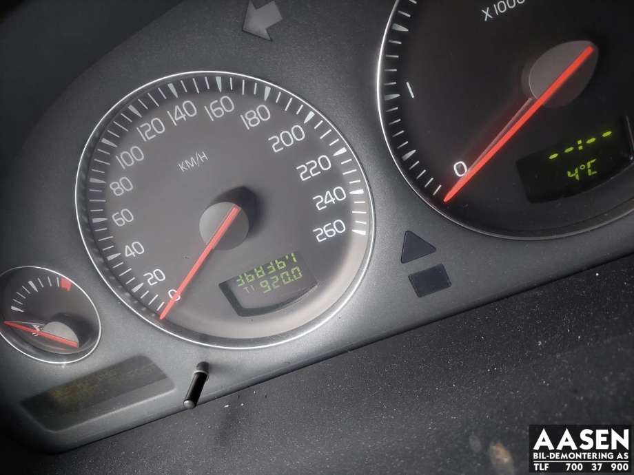 Volvo XC70 2001-2004 (Type I, Fase 1) , Motorkode: 6901209, Girkassekode: 30681188
