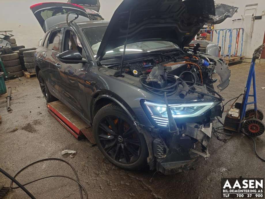 Audi e-tron 2018-->> , Motorkode: EAS|EAW, Girkassekode: 