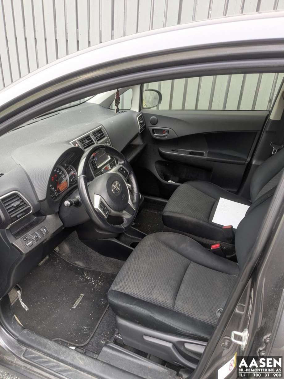 Toyota Verso-S 2011-2015 (COMBI) delebil , Motorkode: 1NR-FE, Girkassekode: 