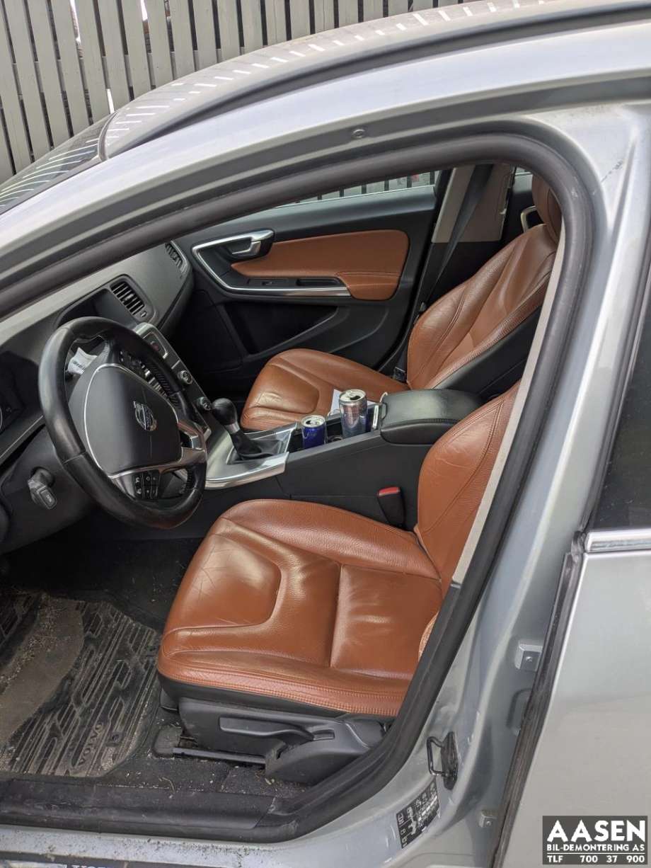 Volvo V60 2010-2013 (Type I, Fase 1) delebil , Motorkode: D4162T, Girkassekode: 1285027