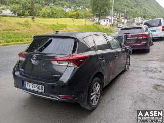 Toyota Auris,   (|)