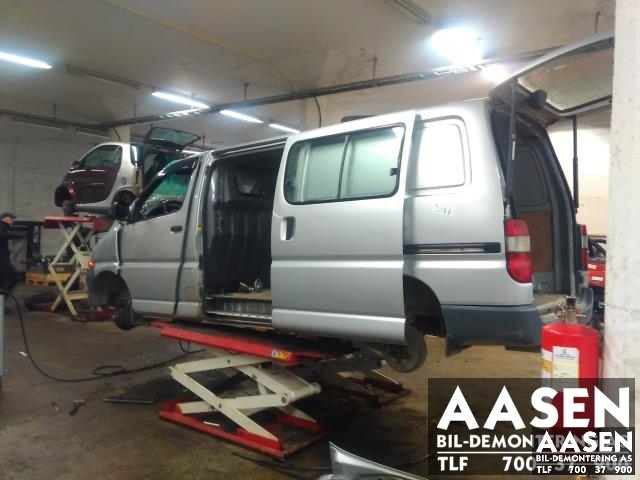 Toyota Hiace 2001-2006 (Fase 2) , Motorkode: 2KD-FTV, Girkassekode: 33030-2F290