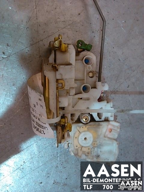 Låsekasse høyre til Nissan King Cab 2002-2011 (Fase 2) (D22/NP300) (D22/NP300) (805025P010|805025P01A|)