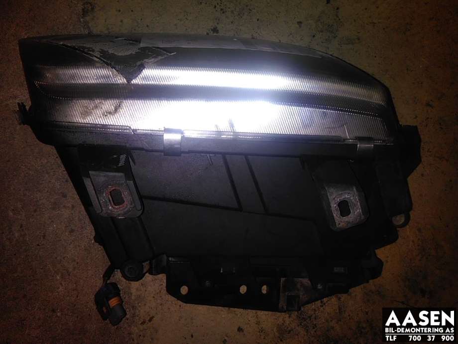 Frontlykt høyre xenon til Audi S4 1998-2002  
