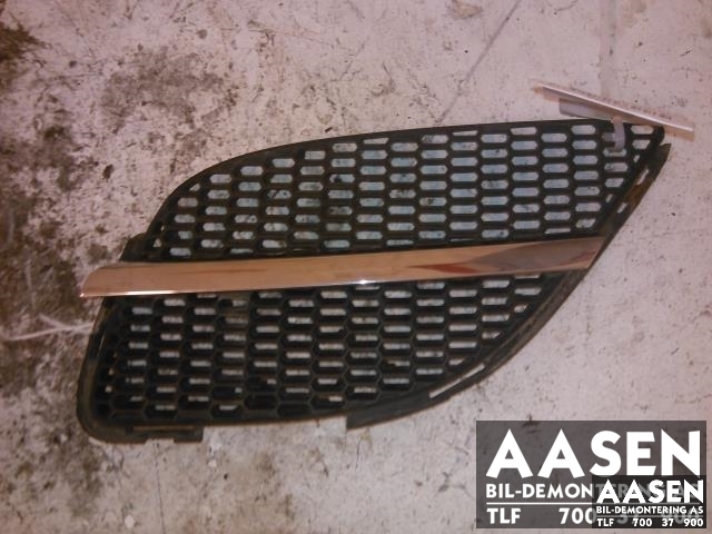 Grill venstre til Nissan Almera, 2003-2006 (Fase 2) (N16) (N16) 