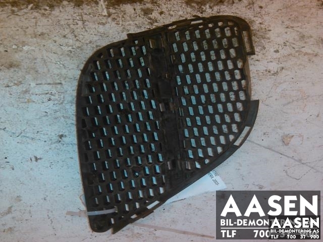 Grill venstre til Nissan Almera 2003-2006 (Fase 2) (N16) (N16)