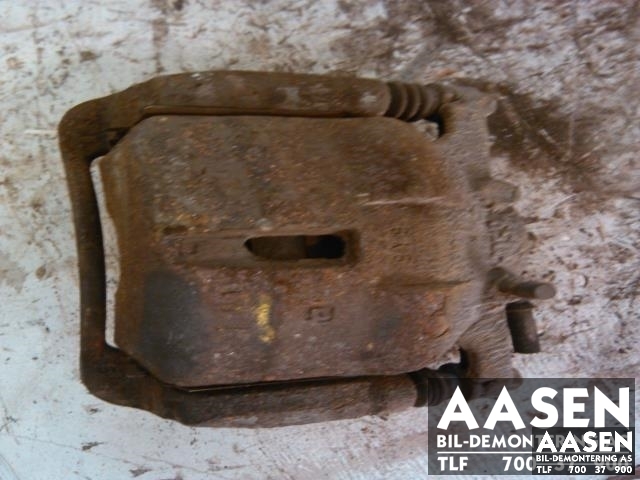 Bremsecaliper venstre foran til Nissan Qashqai, 2007-2010 (Type I, Fase 1)  (41011JD00A)