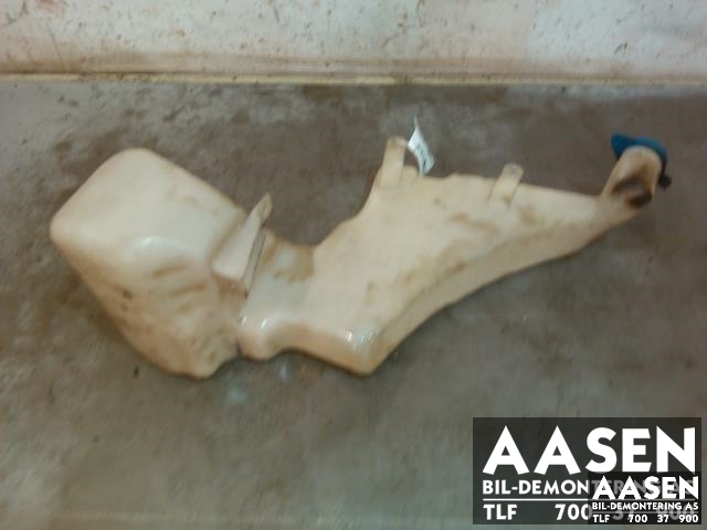 Spylertank foran til Audi A8, 1995-2002 (Type I) (4D0955451D)