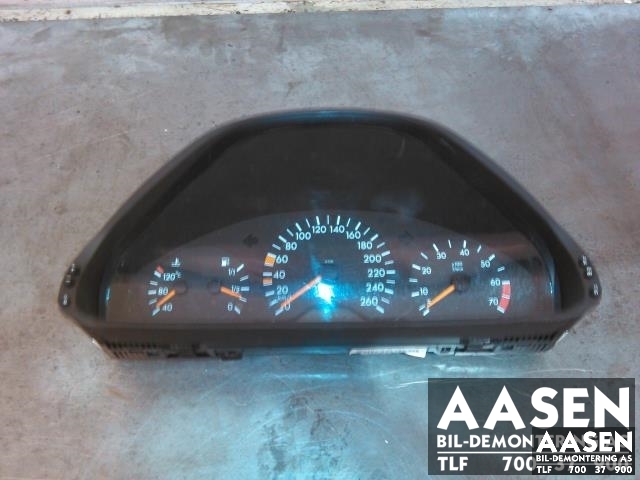 Instrumentpanel til Mercedes E-Klasse, 1995-2000 (Fase 1) (W210) (W210) (2105409547)