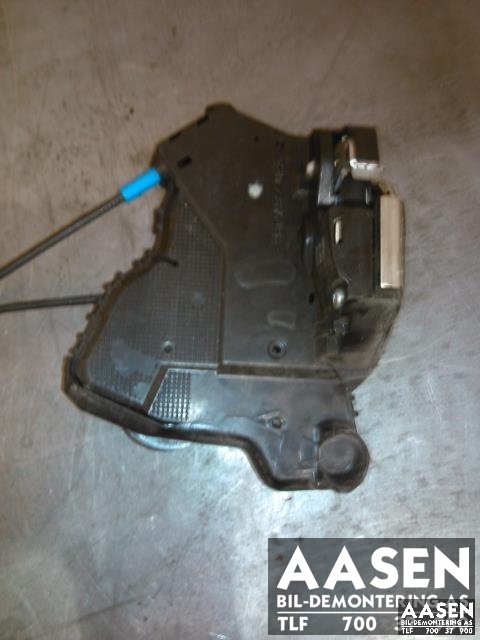 Låsekasse høyre foran til Toyota Avensis 2009-2015 (Type III, Fase 1)  (AISIN|69030-05130|)