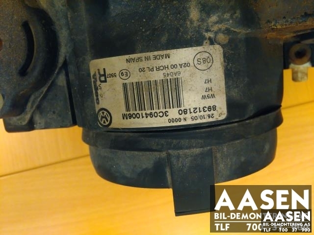 Frontlykt høyre halogen til VW Passat 2005-2010 (B6) (B6) (VALEO|3C0 941 006 M|89312180|)