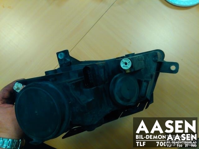 Frontlykt høyre halogen til VW Passat 2005-2010 (B6) (B6) (VALEO|3C0 941 006 M|89312180|)