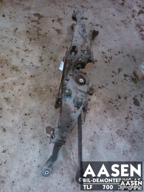 Travers bak til BMW 2-Serie, Active/Gran Tourer 2014-->> (F45/F46) (F45/F46) (33 30 6 851 560|)