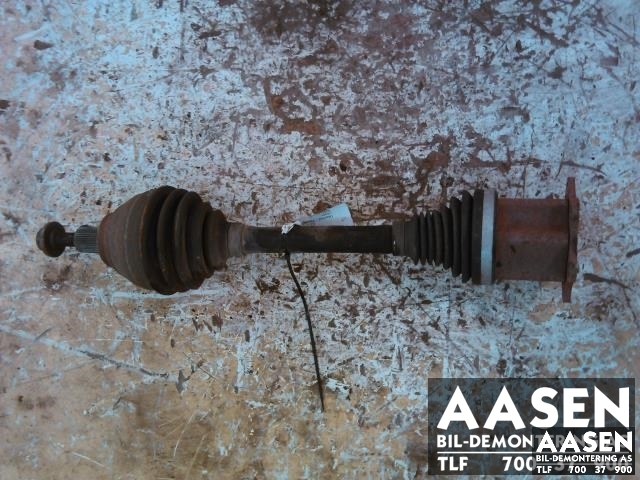 Drivaksel venstre foran, diesel/automat til VW Passat, 2015-2019 (Fase 1) (B8) (B8) (3Q0 407 271 AC)