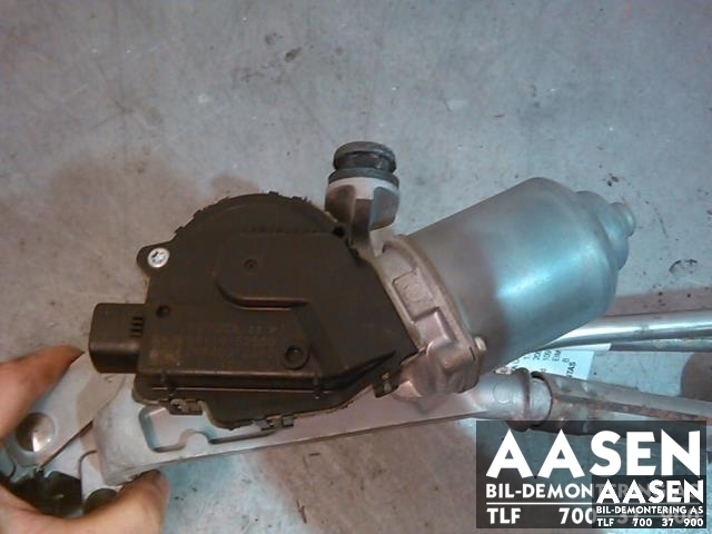 Viskermotor frontrute til Toyota Urban Cruiser 2009-2014 (85110-52550|)