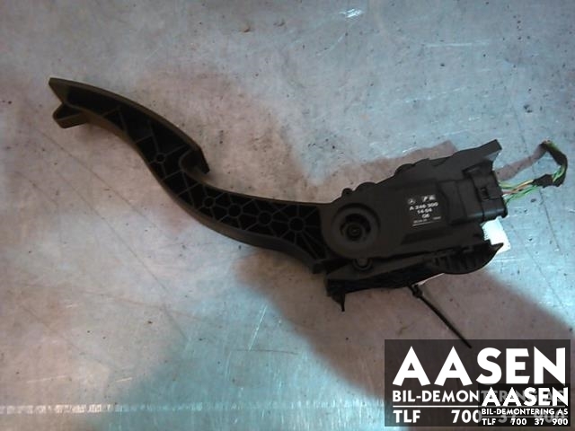 Pedal gass til Mercedes B-Klasse, electric drive, 2014-2018 (W242) (W242) (A2463001404)