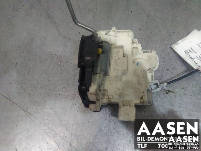 Låsekasse høyre foran til Audi A4, 2004-2008 (Type III) (B7) (B7) (8E1 837 016 AA)