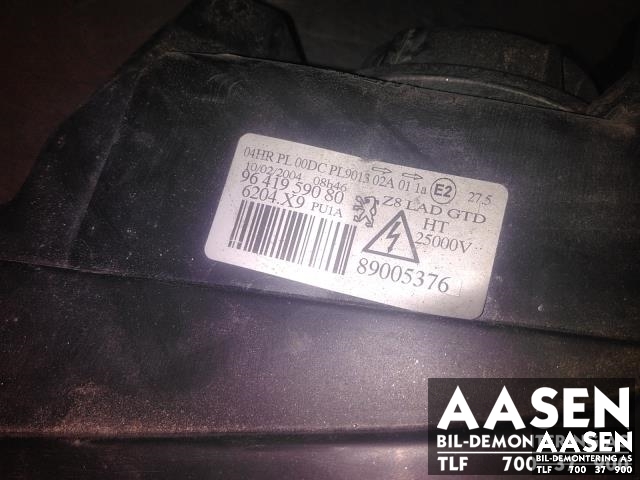 Frontlykt venstre halogen til Peugeot 607 2004-2010 (Fase 2) (9641959080|)