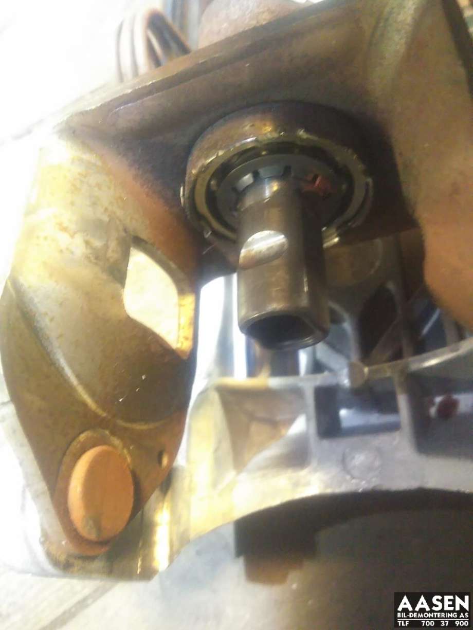 Rattaksel til Mercedes ML 2005-2011 (W164) (W164) (A1644600816|)