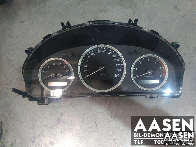Instrumentpanel til Mercedes C-Klasse 2007-2011 (Fase 1) (W204) (W204) (A 204 540 98 48|A 204 900 40 00|A2049001705)
