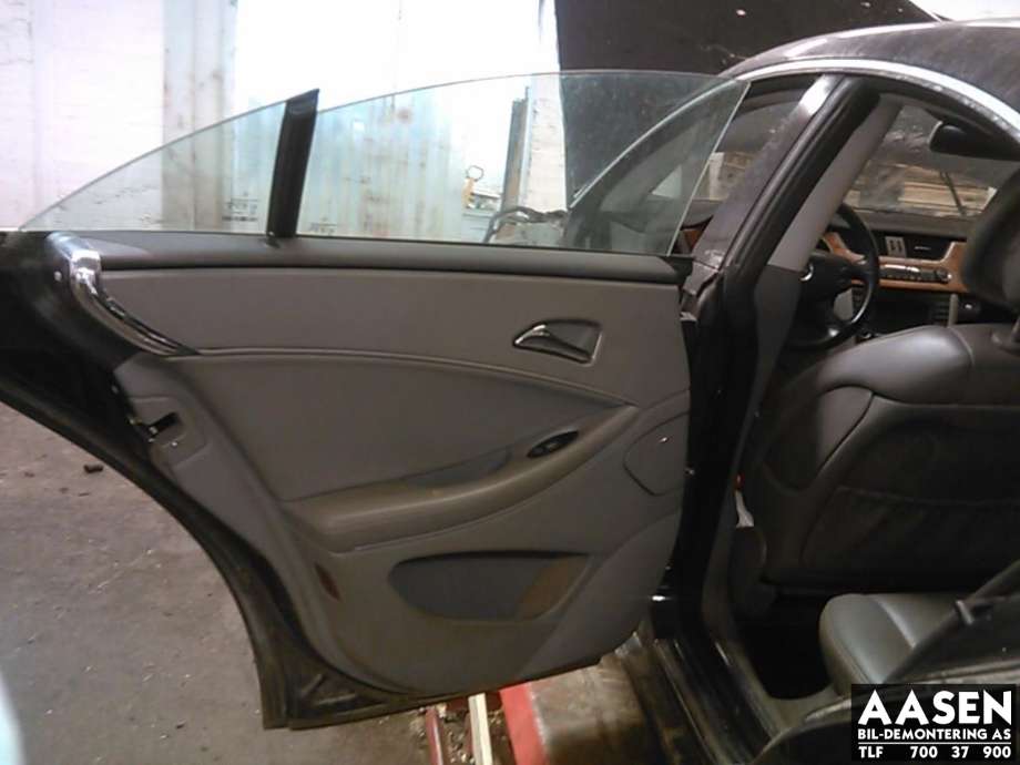 Dør venstre bak til Mercedes CLS 2004-2010 (C219) (C219) (A 219 730 01 05|)