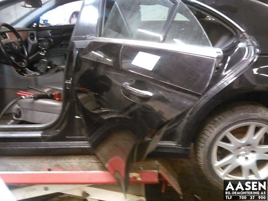 Dør venstre bak til Mercedes CLS 2004-2010 (C219) (C219) (A 219 730 01 05|)