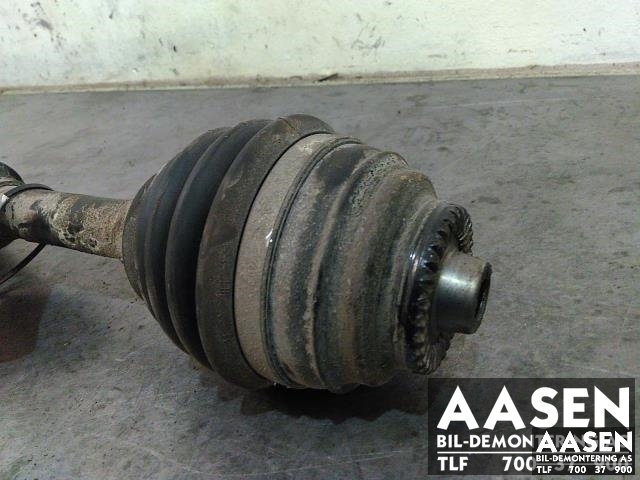 Drivaksel høyre foran, diesel/automat til BMW X1 2009-2015 (E84) (E84) (31 60 7 605 512|)