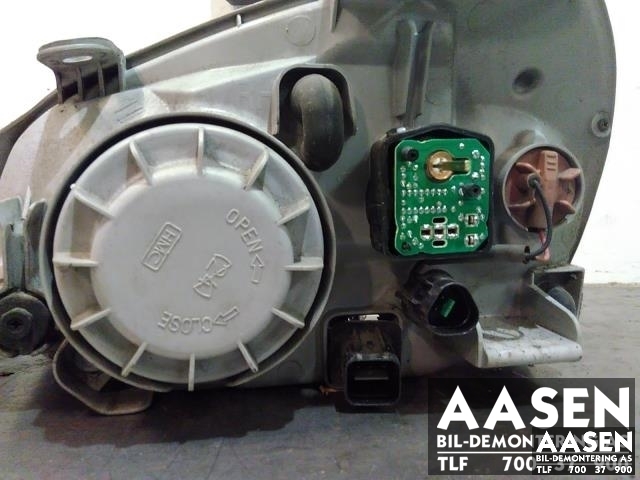 Frontlykt høyre halogen til Hyundai Santa Fe 2001-2006 (Type I)  