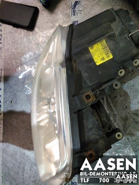 Frontlykt høyre halogen til VW Touran 2003-2006 (Type I, Fase 1) (1T0 941 006 F|1T0 941 006 R|1T0 941 006 P)