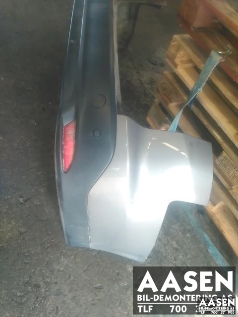 Støtfanger bak stasjonsvogn til Ford Focus 2011-2014 (Type III, Fase 1)  (1719100| 1719101|2121135|1719425)