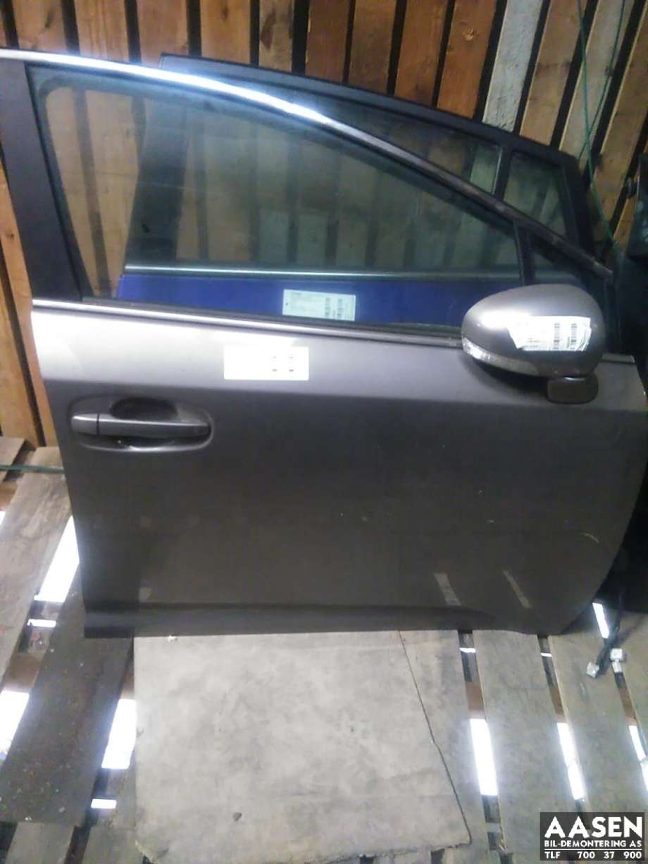 Dør høyre foran til Toyota Avensis 2009-2015 (Type III, Fase 1) (67001-05070|)