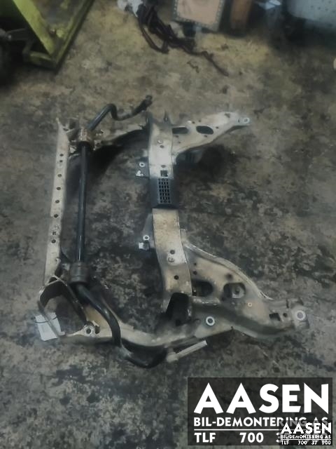 Travers foran hoved til BMW 1-Serie 2004-2011 (E81/E82/E87/E88) (E81/E82/E87/E88) (31 11 6 785 639|)