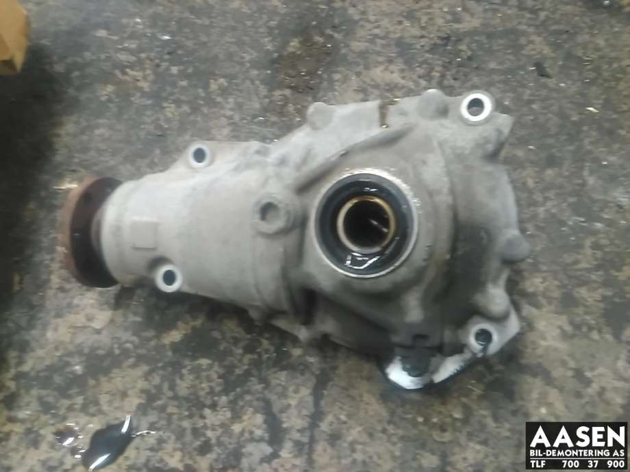 Kardang klokke foran til BMW 5-Serie, 2010-2017 (F10/F11) (F10/F11) (31 50 7 584 518)