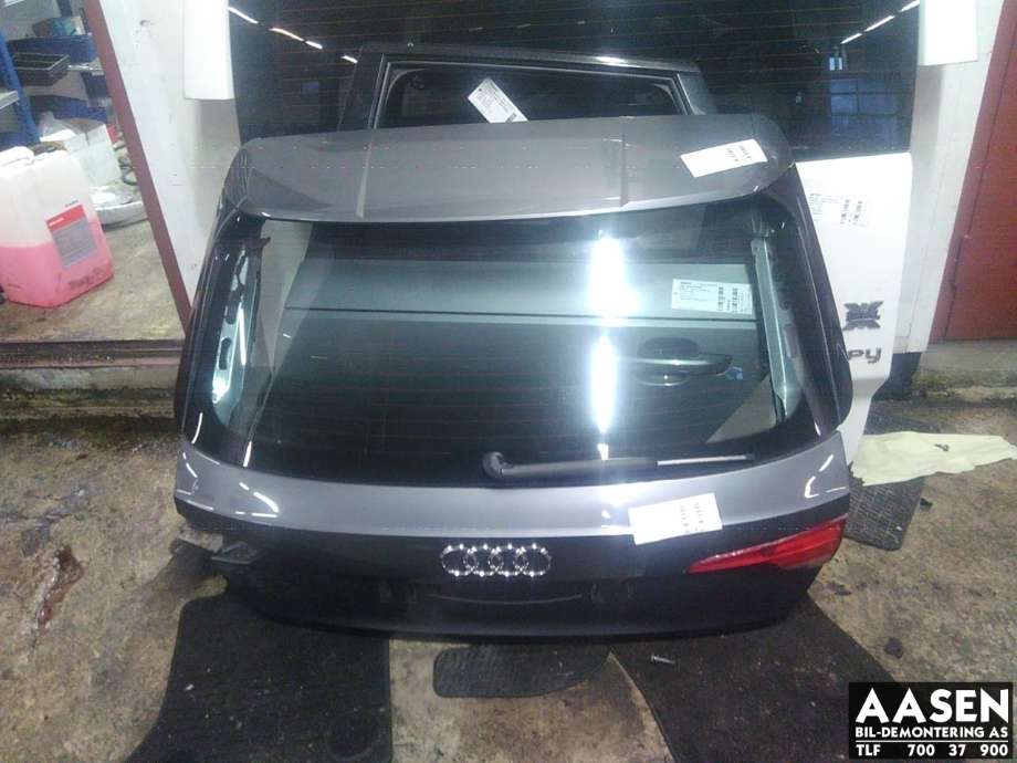 Bakluke stasjonsvogn til Audi A4, 2015-2019 (Type V, Fase 1) (B9) (B9) (8W9 827 025)