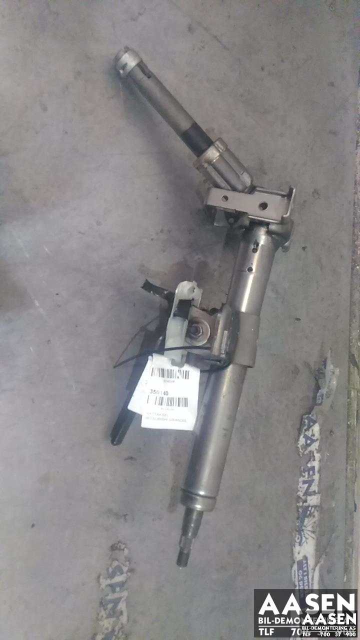 Rattaksel til Mitsubishi Grandis, 2004-2009  (4401A048)