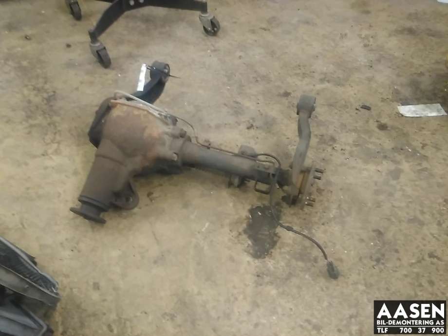 Kardang klokke foran til Mitsubishi L200 2006-2015 (Type IV)  (3541A017|)