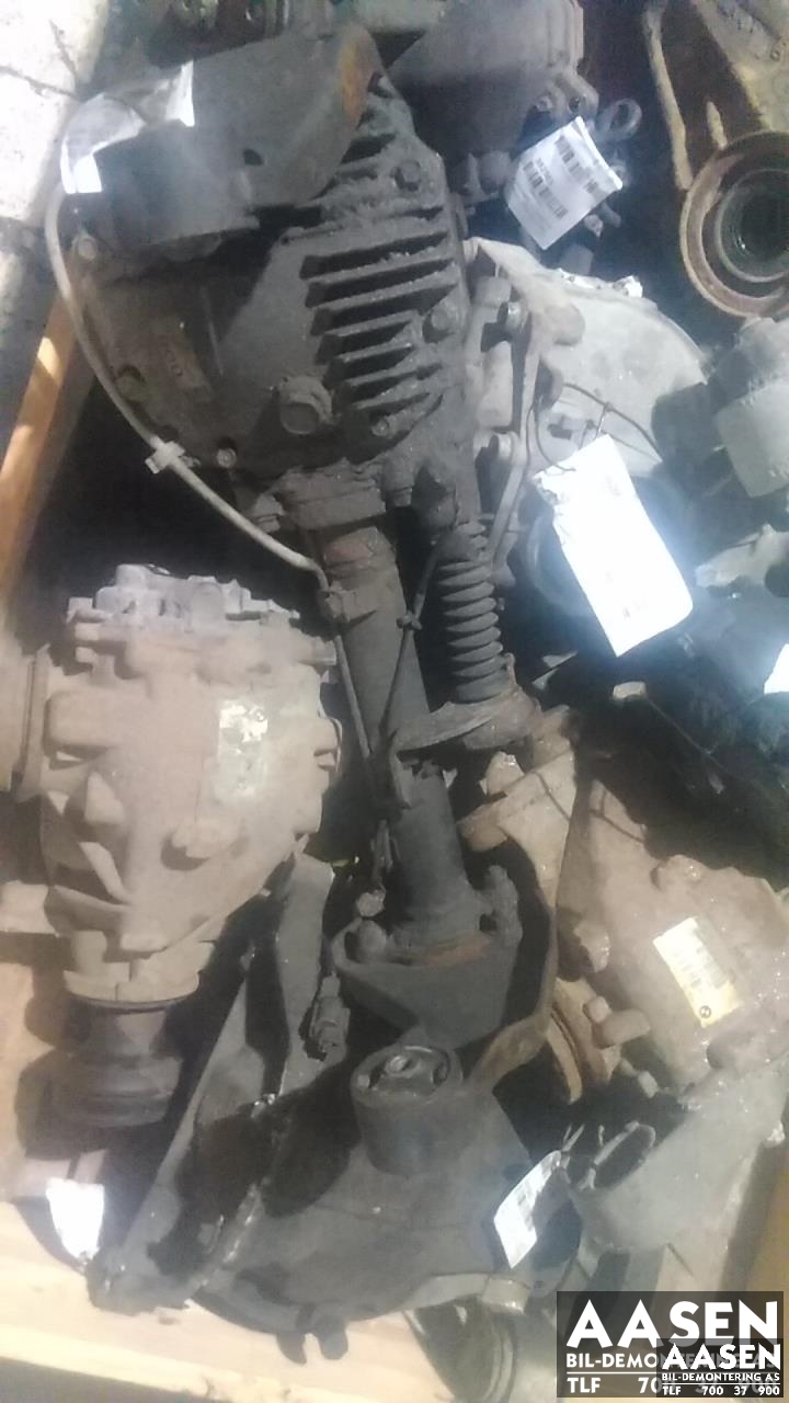 Kardang klokke foran til Mitsubishi L200 2006-2015 (Type IV)  (3541A017|)