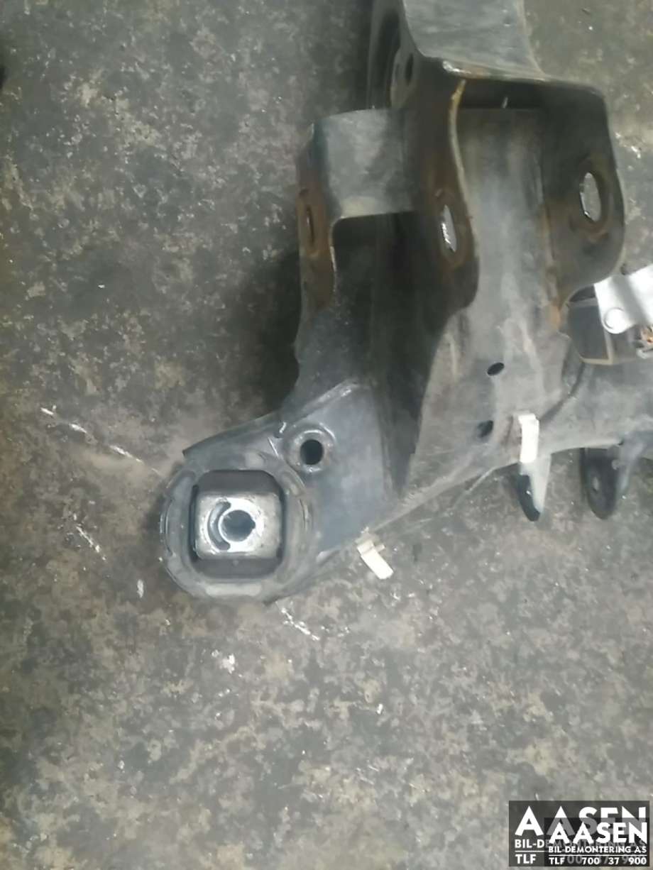 Travers bak til BMW 1-Serie 2015-2019 (Fase 2) (F20/F21) (F20/F21) (33 31 6 851 656|)