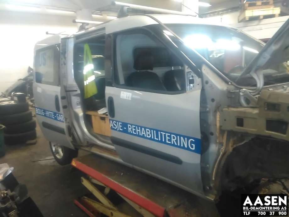 Dør høyre foran til Fiat Doblo 2010-->> (Type II)  (51810549|52122944|)