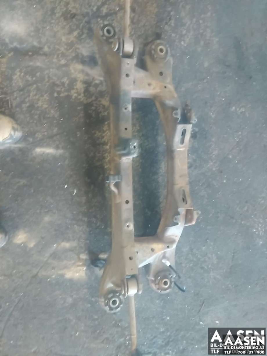 Travers bak til Toyota Auris 2013-2015 (Type II, Fase 1)  (51206-02050|51206-02051|)