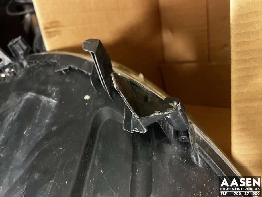 Frontlykt venstre halogen til Peugeot Boxer 2007-2013 (Type III, Fase 1)  (AL|1340664080 01|)