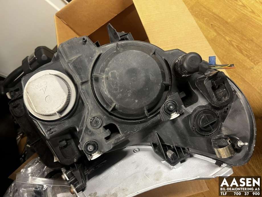 Frontlykt venstre halogen til Peugeot Boxer 2007-2013 (Type III, Fase 1)  (AL|1340664080 01|)