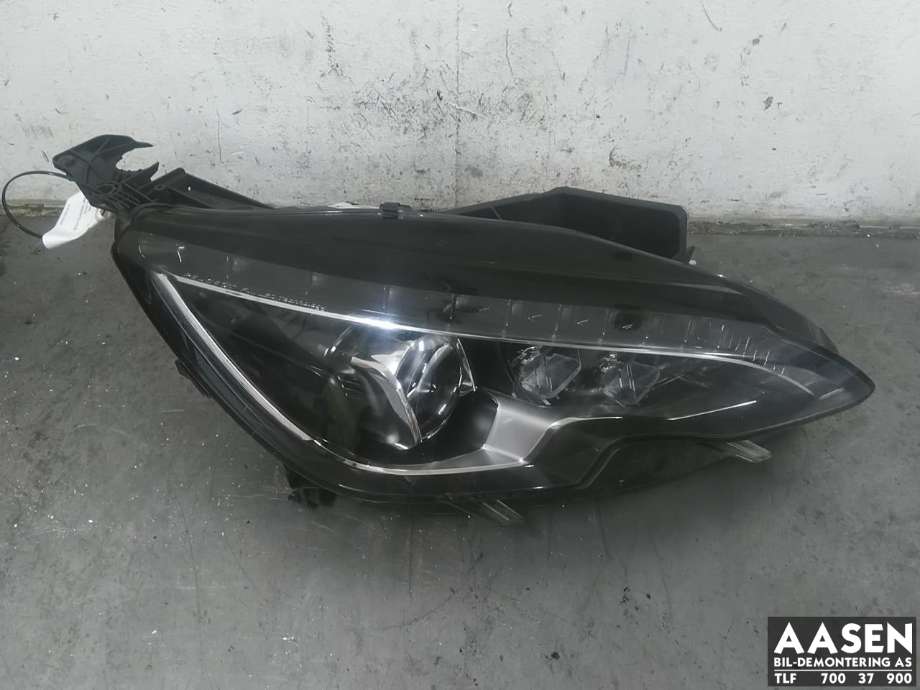 Frontlykt høyre xenon til Peugeot 308, 2013-2021 (Type II)